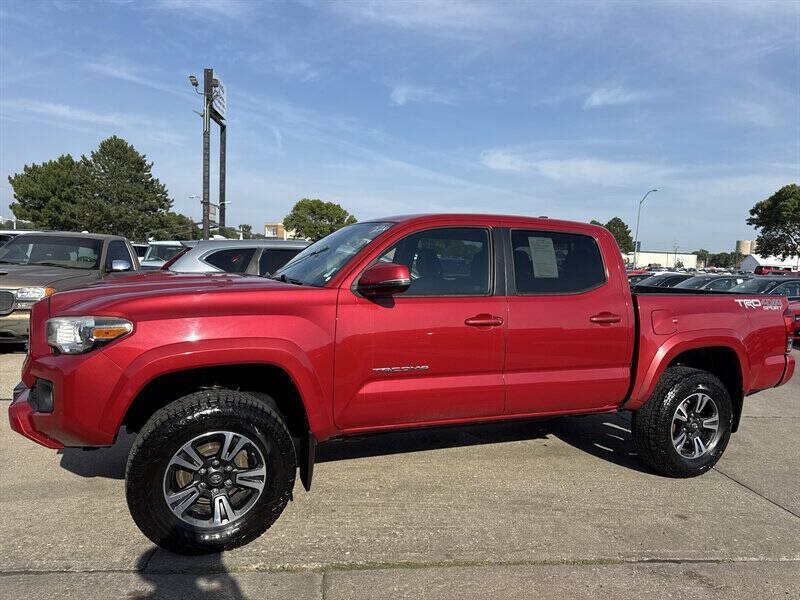 Used 2016 Toyota Tacoma TRD Sport w/ Towing Package AWD/4WD image 2