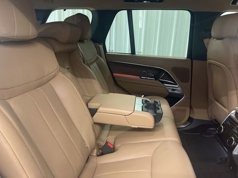 Used 2025 Land Rover Range Rover SE image 18