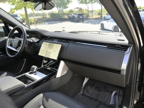 Used 2024 Land Rover Range Rover SE image 53