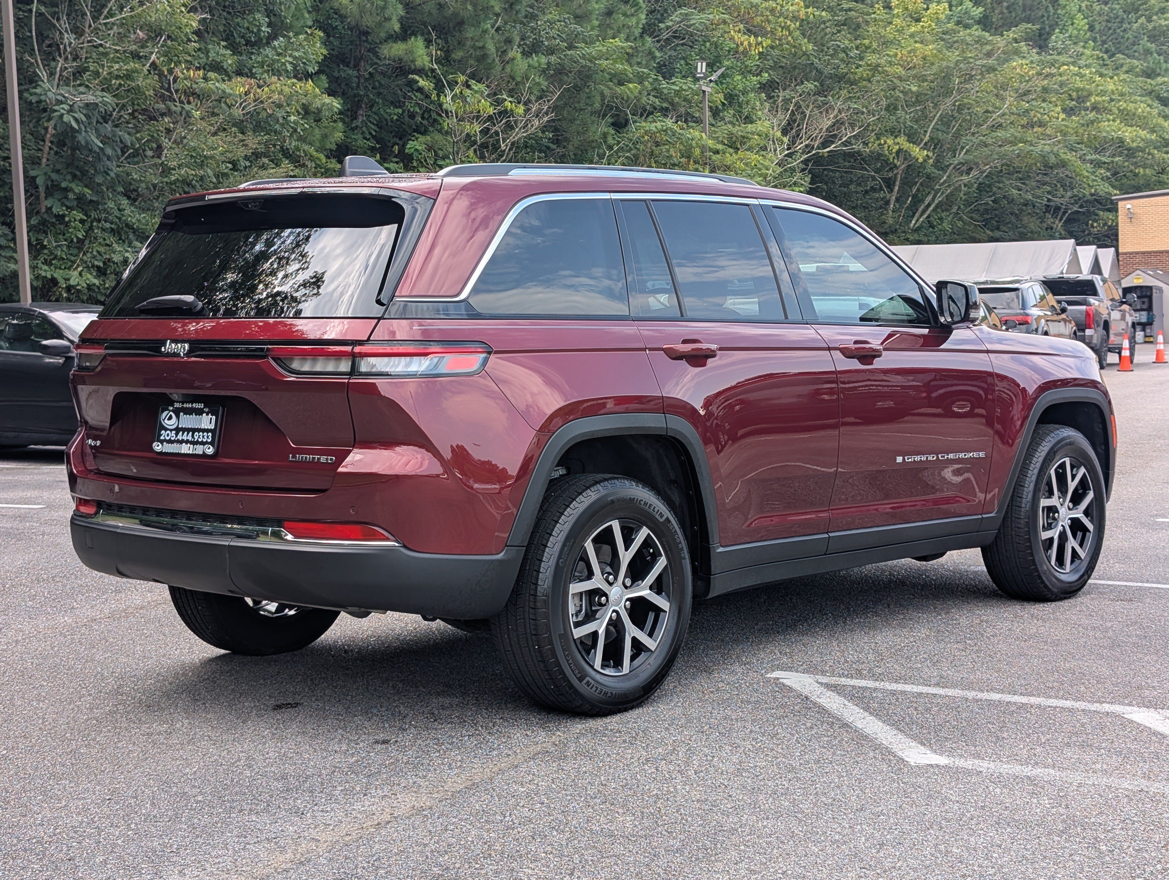 Used 2024 Jeep Grand Cherokee Limited w/ Luxury Tech Group II AWD/4WD image 9