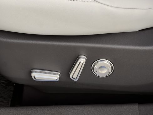 New 2026 Lincoln Nautilus Premier image 21