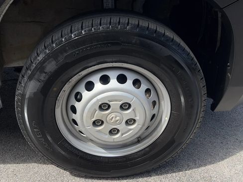 Used 2025 RAM ProMaster 2500 w/ Convenience Group image 12