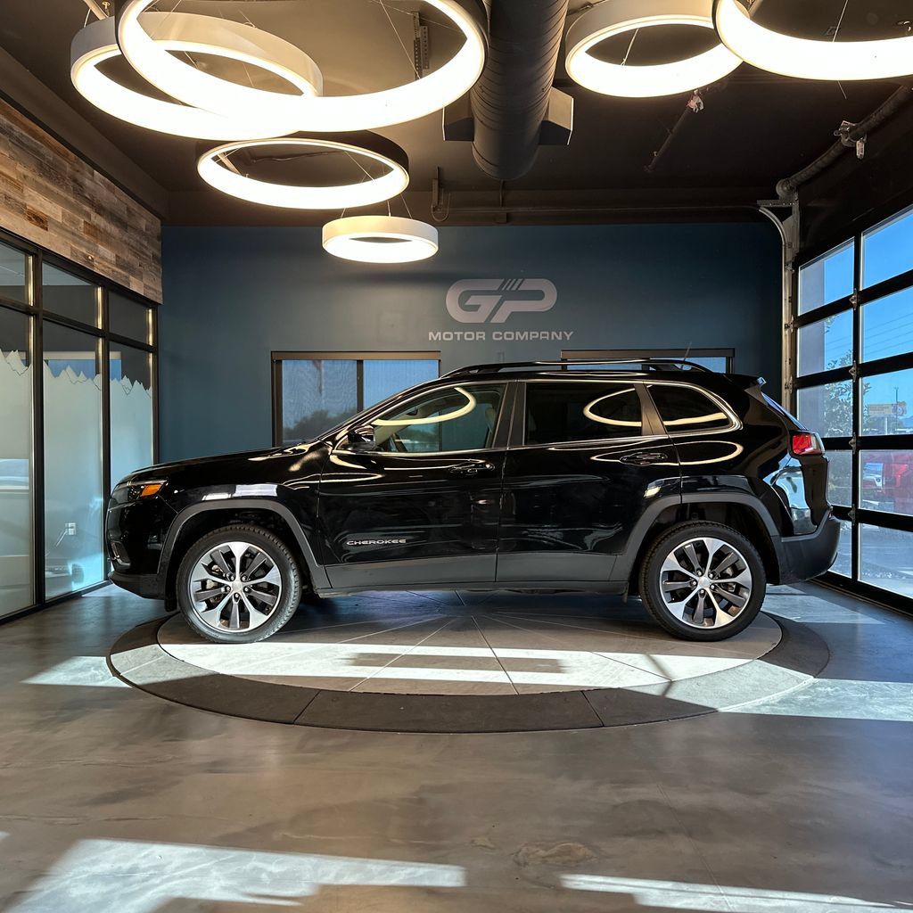 Used 2022 Jeep Cherokee Limited w/ Elite Package AWD/4WD image 6
