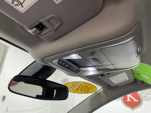 Used 2018 Chevrolet Equinox LT image 18