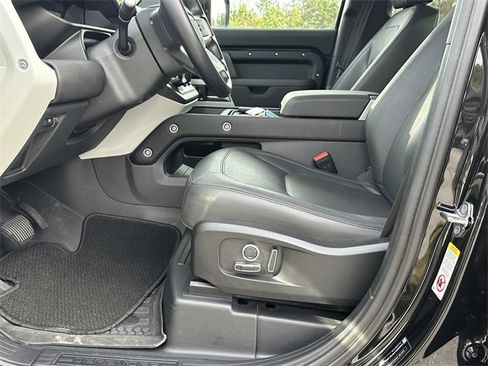 Used 2024 Land Rover Defender 130 S image 10