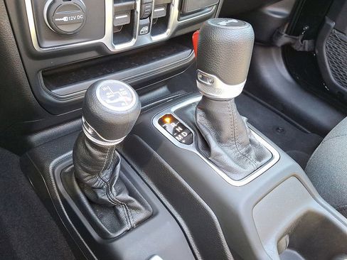 Certified 2025 Jeep Wrangler Unlimited Sahara w/ Safety Group image 15