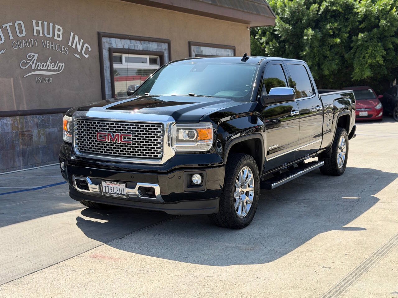 Used 2015 GMC Sierra 1500 Denali w/ Driver Alert Package RWD image 2