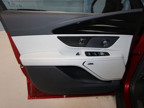 New 2026 Lincoln Nautilus Reserve image 4