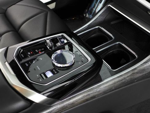 Used 2023 BMW 740i w/ Parking Assistance Package image 15