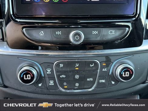 Used 2023 Chevrolet Traverse LT FWD image 23