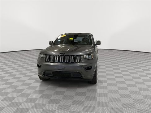 Used 2020 Jeep Grand Cherokee Altitude image 4