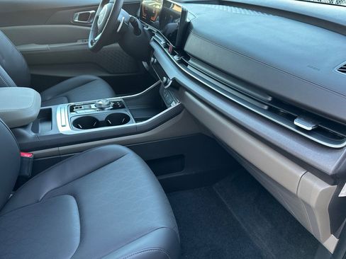 New 2026 Kia Carnival EX image 16