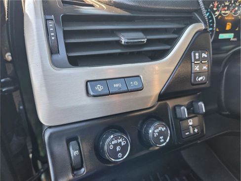 Used 2017 GMC Yukon Denali image 15