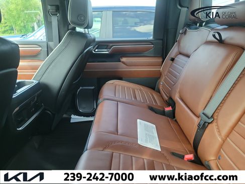 Used 2024 GMC Sierra 3500 Denali Ultimate AWD/4WD image 10