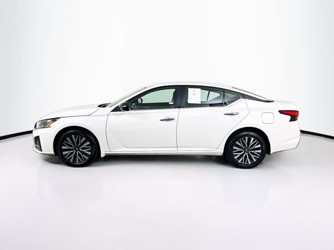 Used 2024 Nissan Altima 2.5 SV AWD/4WD image 4