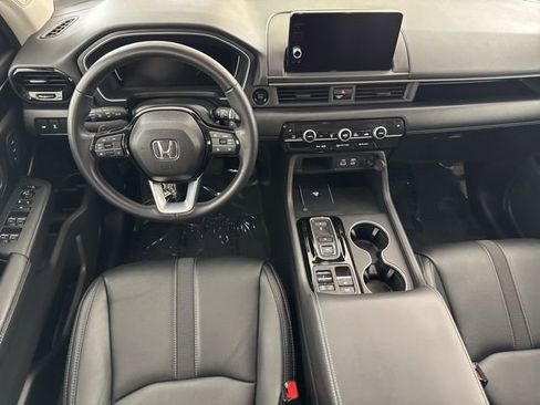 Used 2025 Honda Pilot Touring image 28