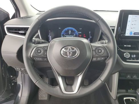 Used 2025 Toyota Corolla Cross XLE FWD image 22