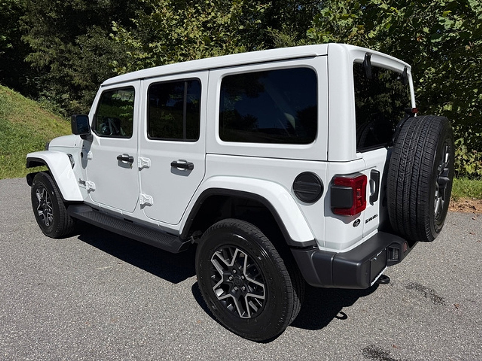 New 2027 Jeep Wrangler Unlimited Sahara AWD/4WD image 9