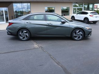 New 2025 Hyundai Elantra Limited video 2