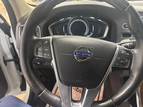 Used 2016 Volvo S60 T5 Inscription Platinum w/ Climate Package image 26