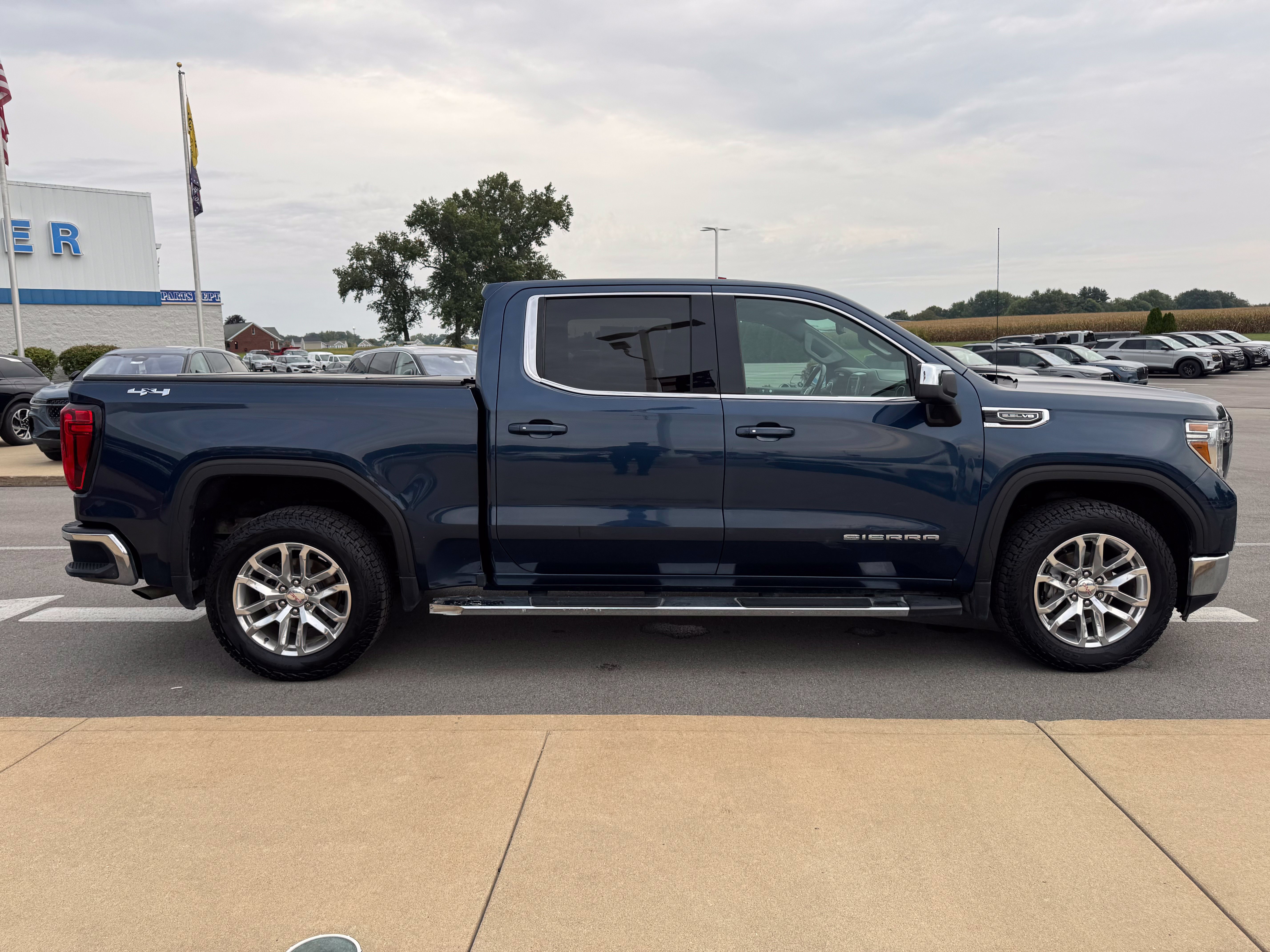 Used 2019 GMC Sierra 1500 SLE w/ SLE Value Package AWD/4WD image 8