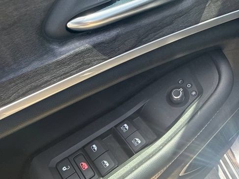 Used 2022 Jeep Grand Cherokee L Limited AWD/4WD image 20