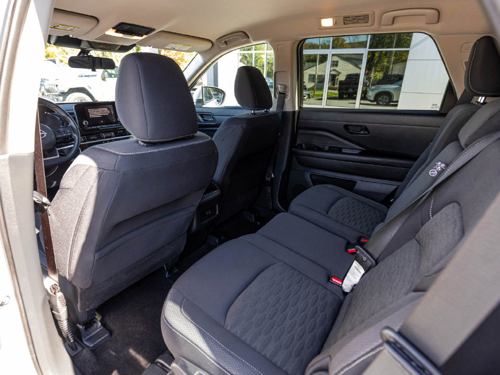 Used 2023 Nissan Pathfinder SV AWD/4WD image 19