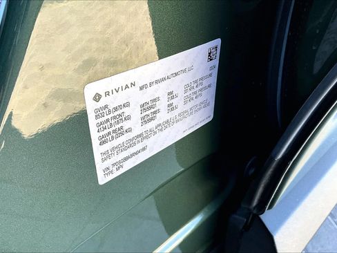 Used 2024 Rivian R1S Adventure AWD/4WD image 35