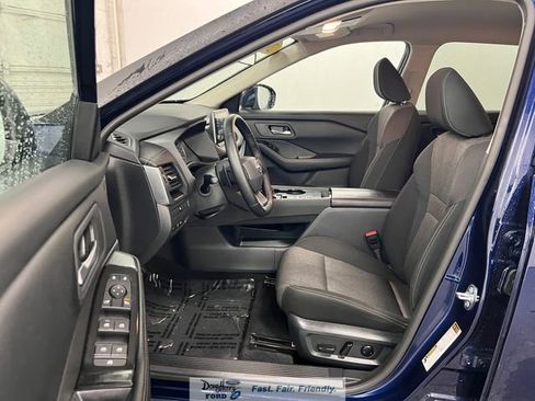 Used 2025 Nissan Rogue SV image 27