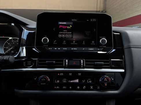 Used 2025 Nissan Pathfinder SV FWD image 27