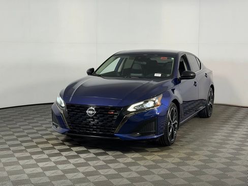 Used 2023 Nissan Altima 2.5 SR FWD image 10