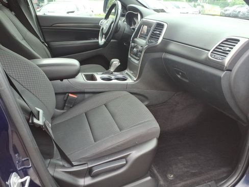 Used 2018 Jeep Grand Cherokee Laredo AWD/4WD image 29