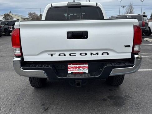 Used 2016 Toyota Tacoma TRD Off-Road w/ Towing Package image 7