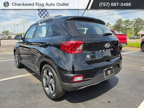 Used 2023 Hyundai Venue SEL FWD image 5