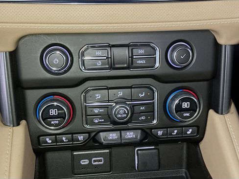 Used 2023 Chevrolet Tahoe Premier AWD/4WD image 13