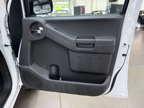 Used 2015 Nissan Xterra PRO-4X w/ Pro-4x Leather Package AWD/4WD image 16