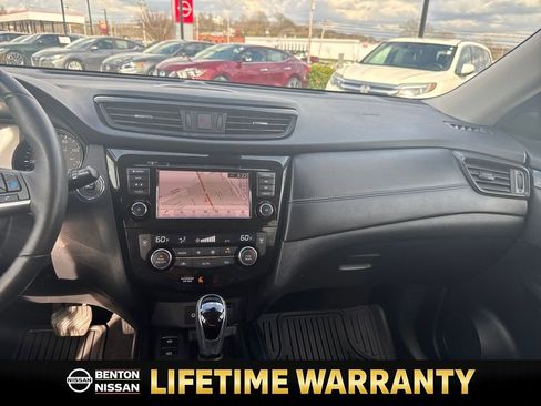 Used 2019 Nissan Rogue SL w/ Premium Package image 17