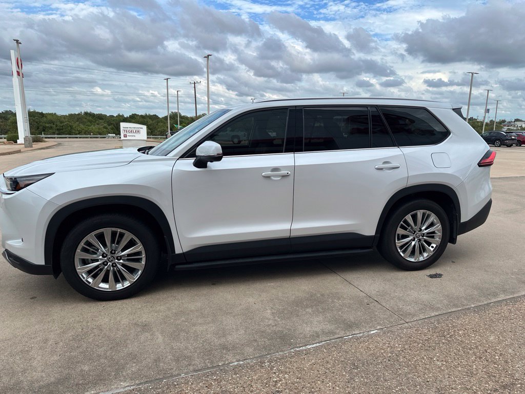 Used 2024 Toyota Grand Highlander AWD image 4