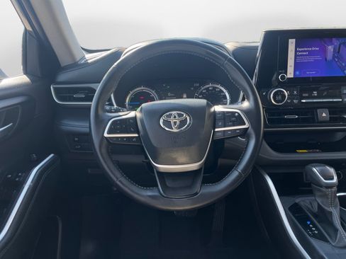 Used 2026 Toyota Highlander XLE AWD/4WD image 13