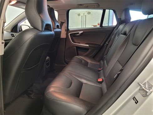 Used 2016 Volvo V60 T5 Premier image 13
