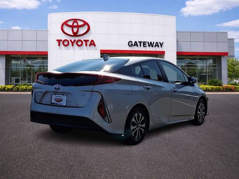 Used 2022 Toyota Prius Prime XLE FWD image 5