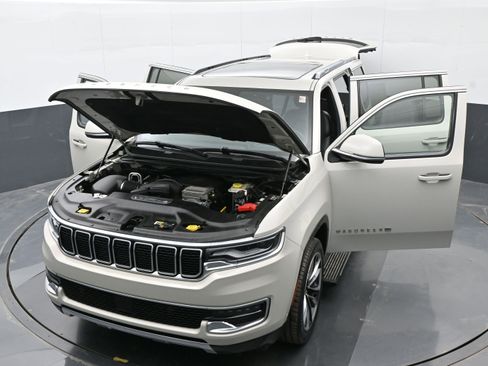 Used 2022 Jeep Wagoneer Series III w/ Premium Group I image 47