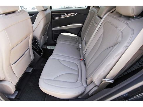 Used 2023 Lincoln Nautilus Reserve w/ Luxury Package AWD/4WD image 12