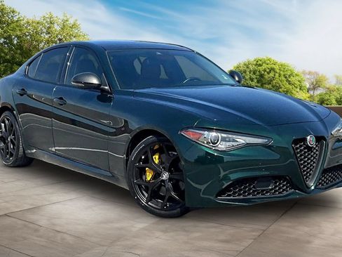 Used 2020 Alfa Romeo Giulia w/ Nero Edizione RWD image 11