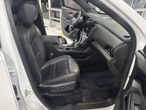 Used 2023 Chevrolet Traverse RS AWD/4WD image 39