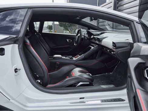 Used 2020 Lamborghini Huracan EVO image 28