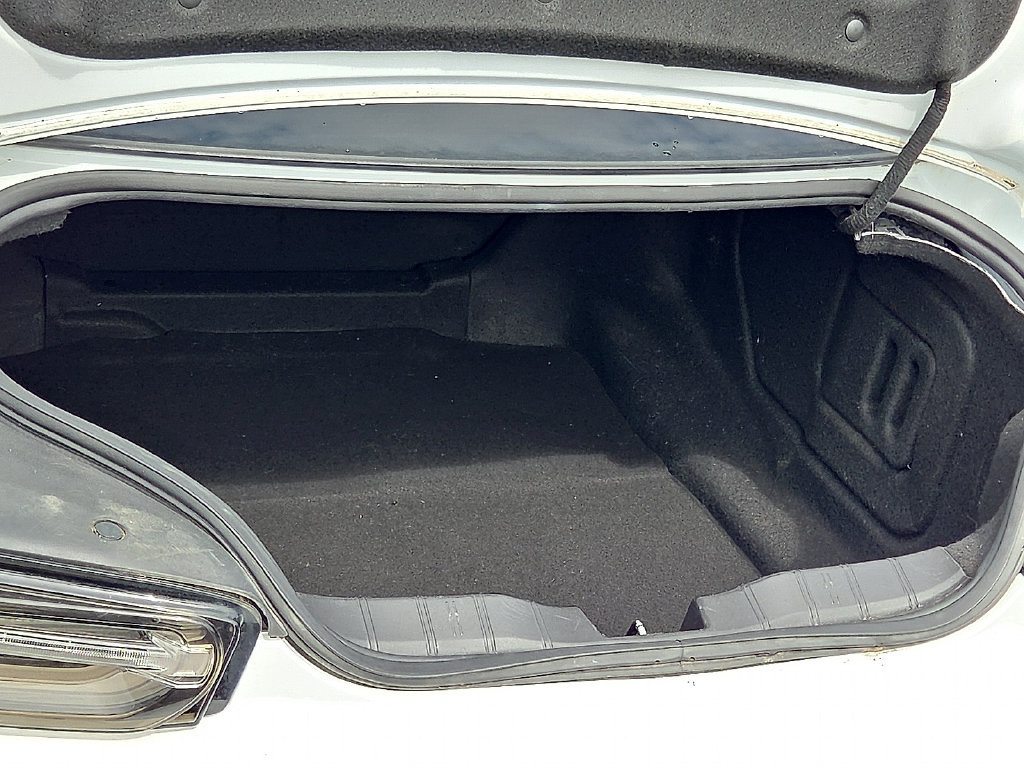 Used 2020 Chevrolet Camaro SS RWD image 9