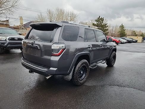Used 2018 Toyota 4Runner TRD Off-Road Premium image 5