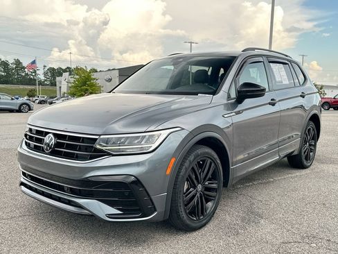 Used 2022 Volkswagen Tiguan SE R-Line FWD image 1