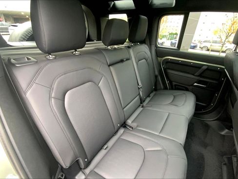 Used 2025 Land Rover Defender 110 X-Dynamic SE image 19